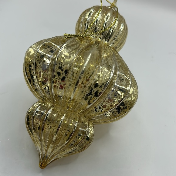 Elegant Gold Glass Ornament - Picture 11 of 12